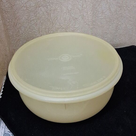 3 pc. Tupperware bowl, and storage containers. - Picture 2 of 13